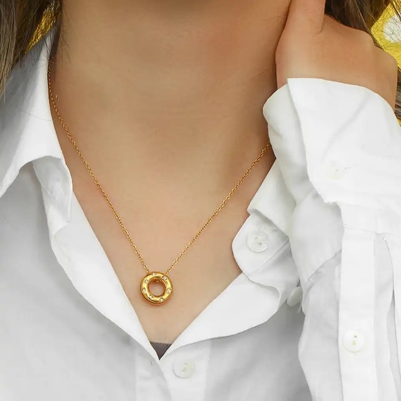 ◾️18k Gold Plated Crystal Paved Round Chunky Pendant Necklace - Picture 7 of 16